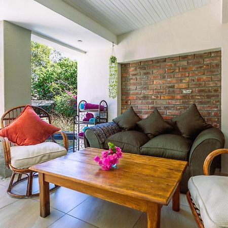 Absolute Bosch Guest House Стелленбос Экстерьер фото